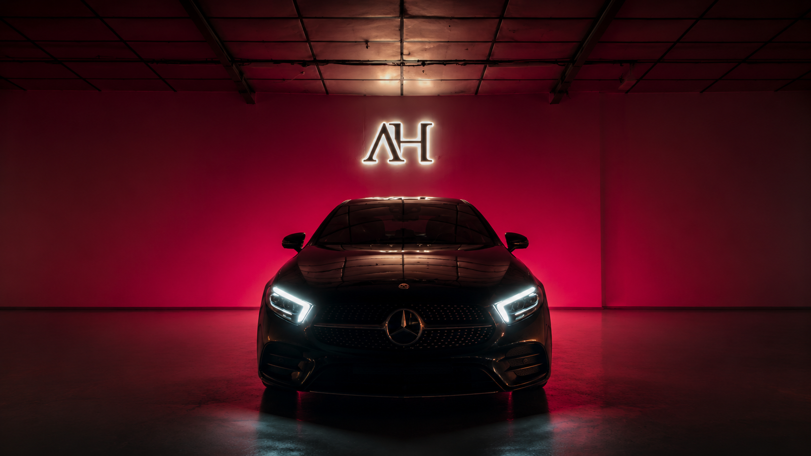 Showroom Auto Hunter — présentation nocturne